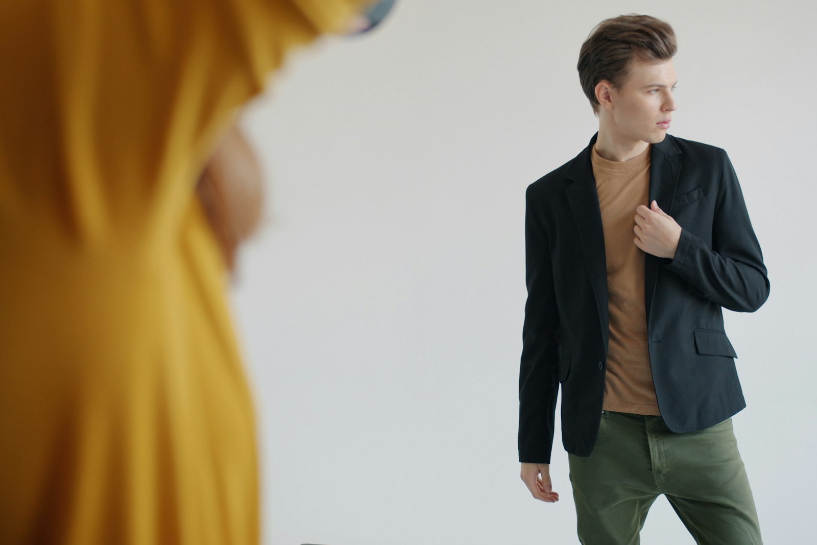 Chọn phom blazer hợp vóc dáng người Việt